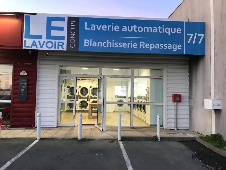 Laverie Angoulins-sur-Mer — vue de la vitrine