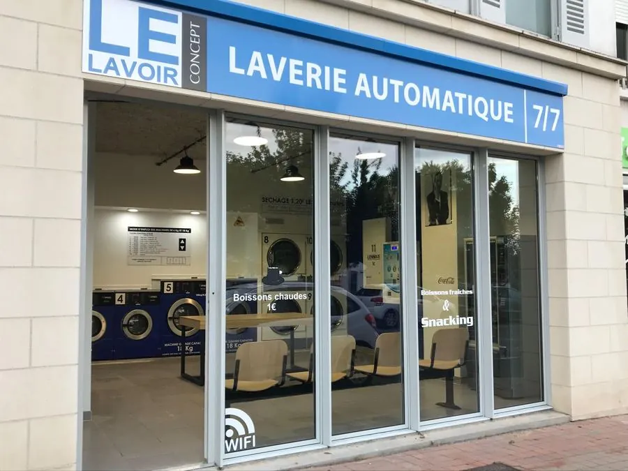 Laverie Aytré — vue de la vitrine