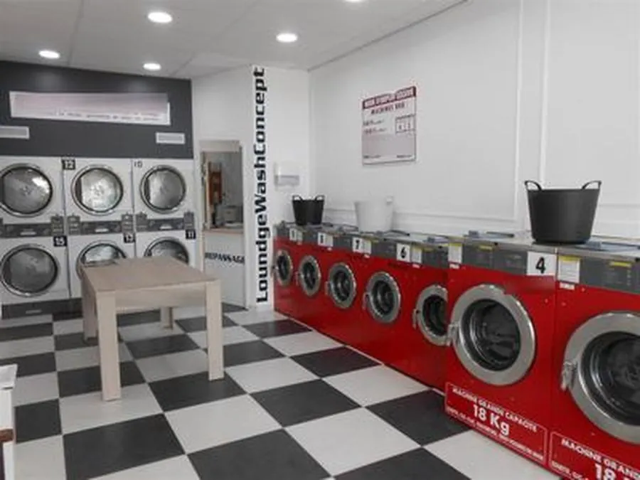 Laverie Beaulieu / Puilboreau — intérieur avec machines à laver et sèche-linge