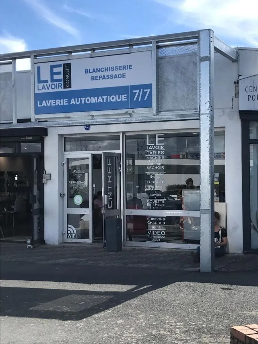 Laverie Beaulieu / Puilboreau — vue de la vitrine