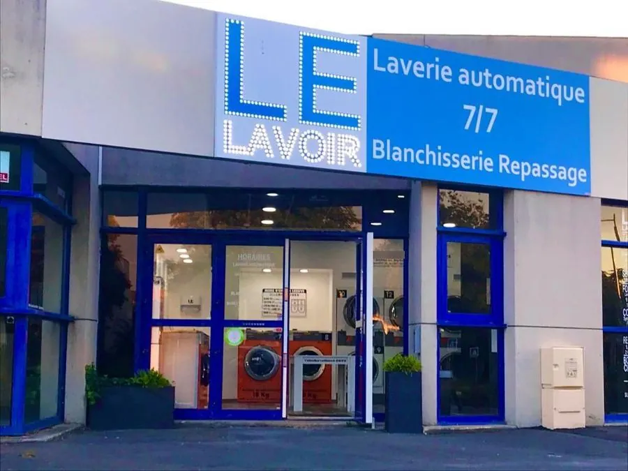Laverie Port des Minimes — vue de la vitrine