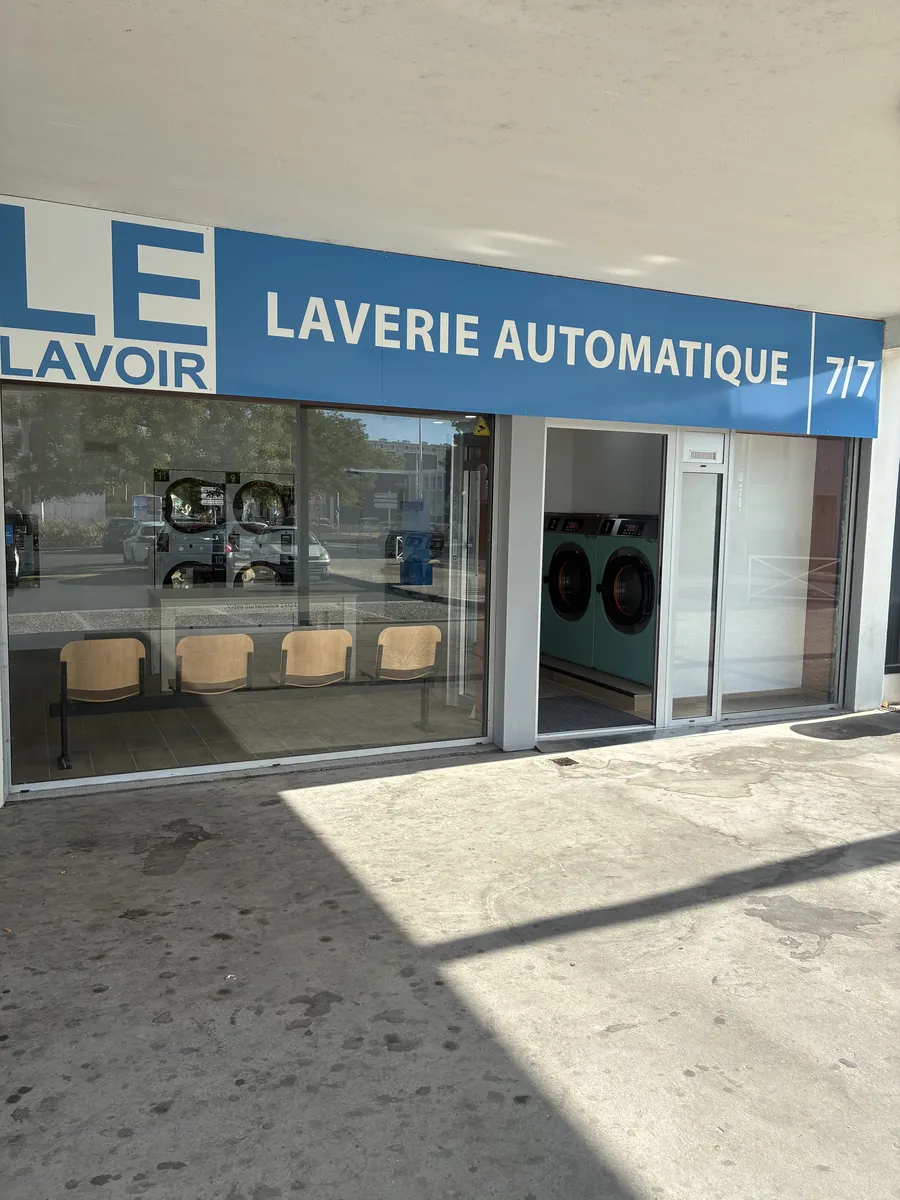 Laverie Mireuil — vue de la vitrine